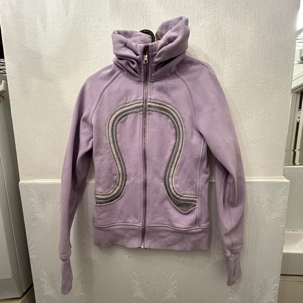 ✨ 2/$30 ✨ Lavender lululemon scuba sweatshirt in size 6